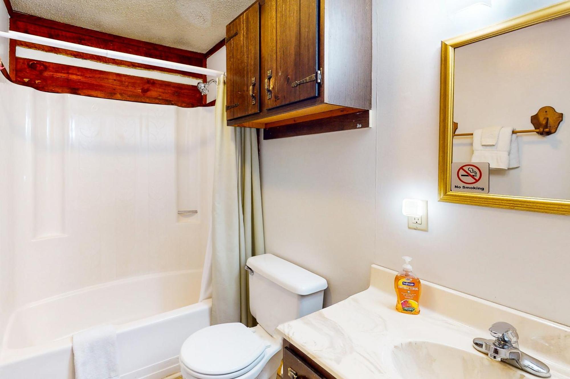 2 Bed 2 Bath Vacation Home In Whittier II 外观 照片